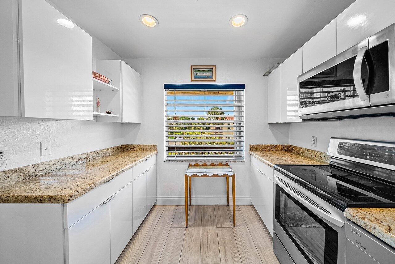 GREENS OF BOCA LAGO CONDO - Residential