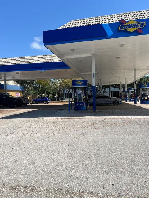 1009 N State 7 Road Royal Palm Beach FL 33411