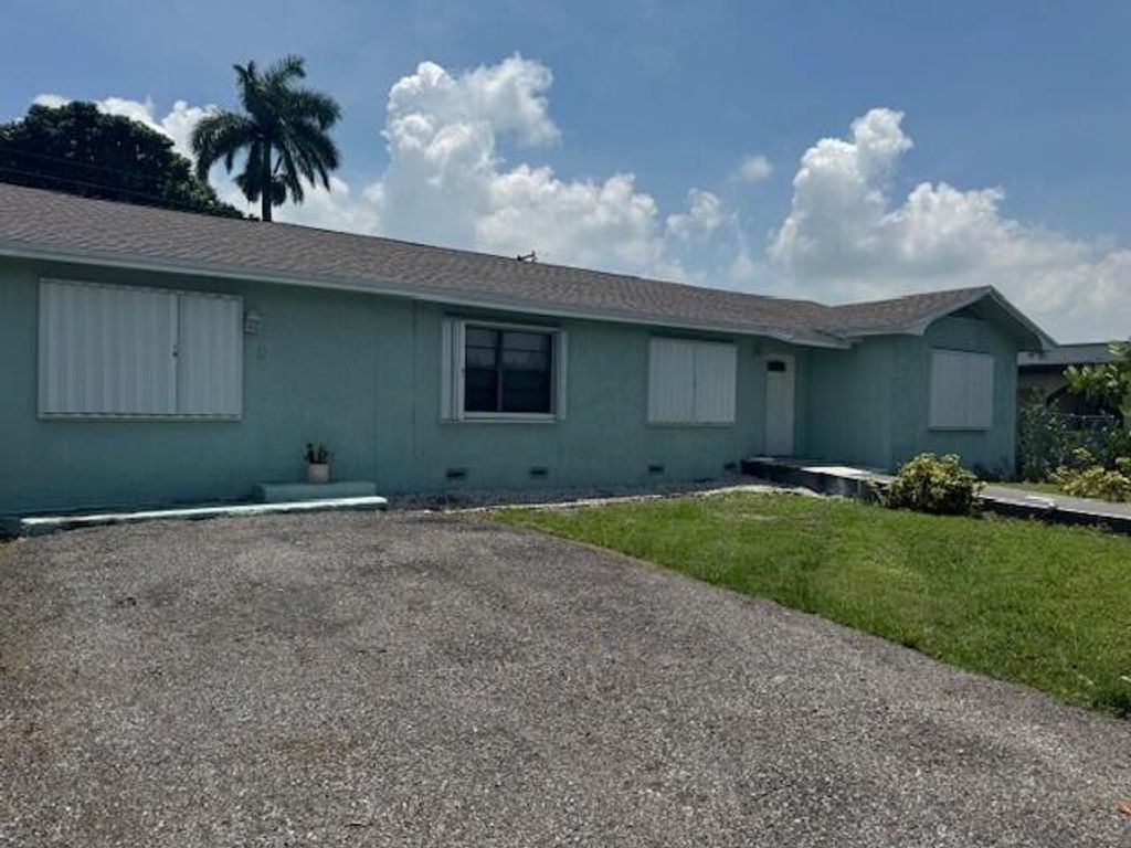 Photo of 125 SW 6th Avenue, South Bay, FL 33493 (MLS # R11105966)