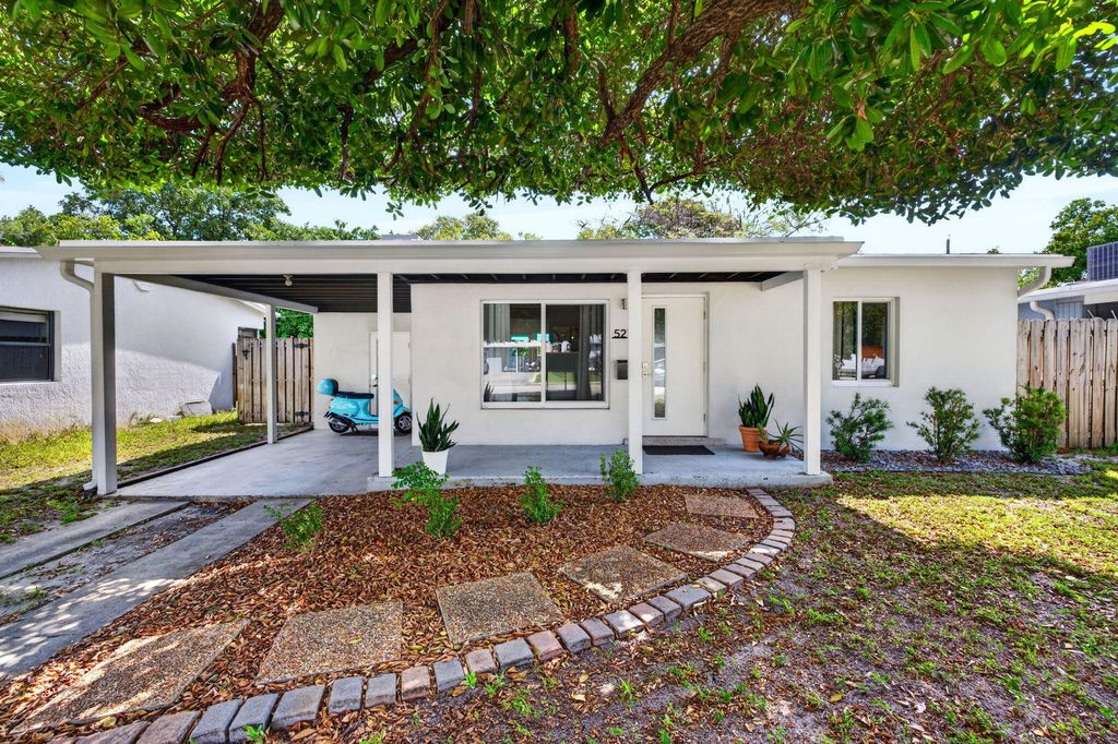 Photo of 5216 NE 2nd Terrace, Oakland Park, FL 33334 (MLS # B26023700)