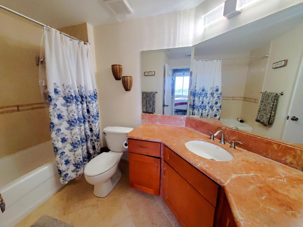 HYPOLUXOS MARINERS CAY CONDO - Residential