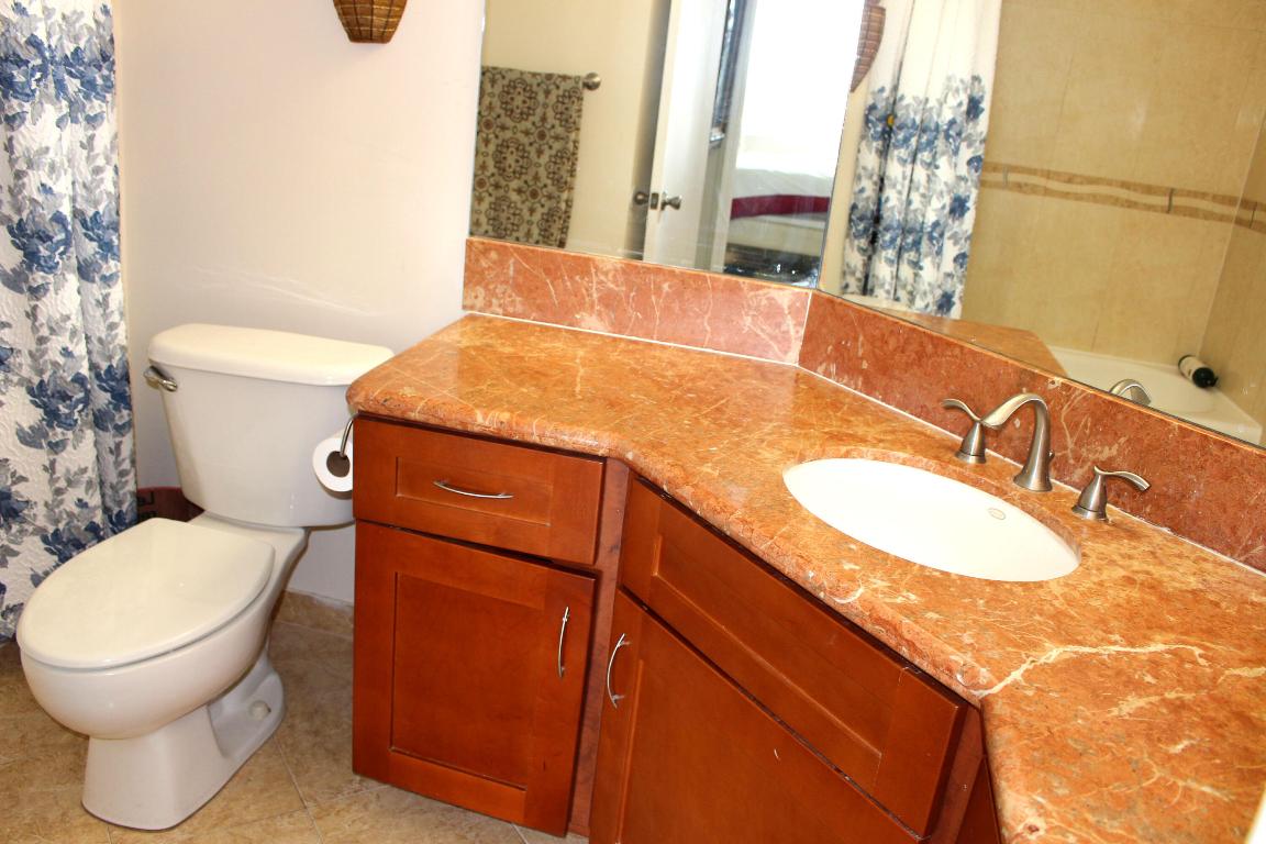 HYPOLUXOS MARINERS CAY CONDO - Residential