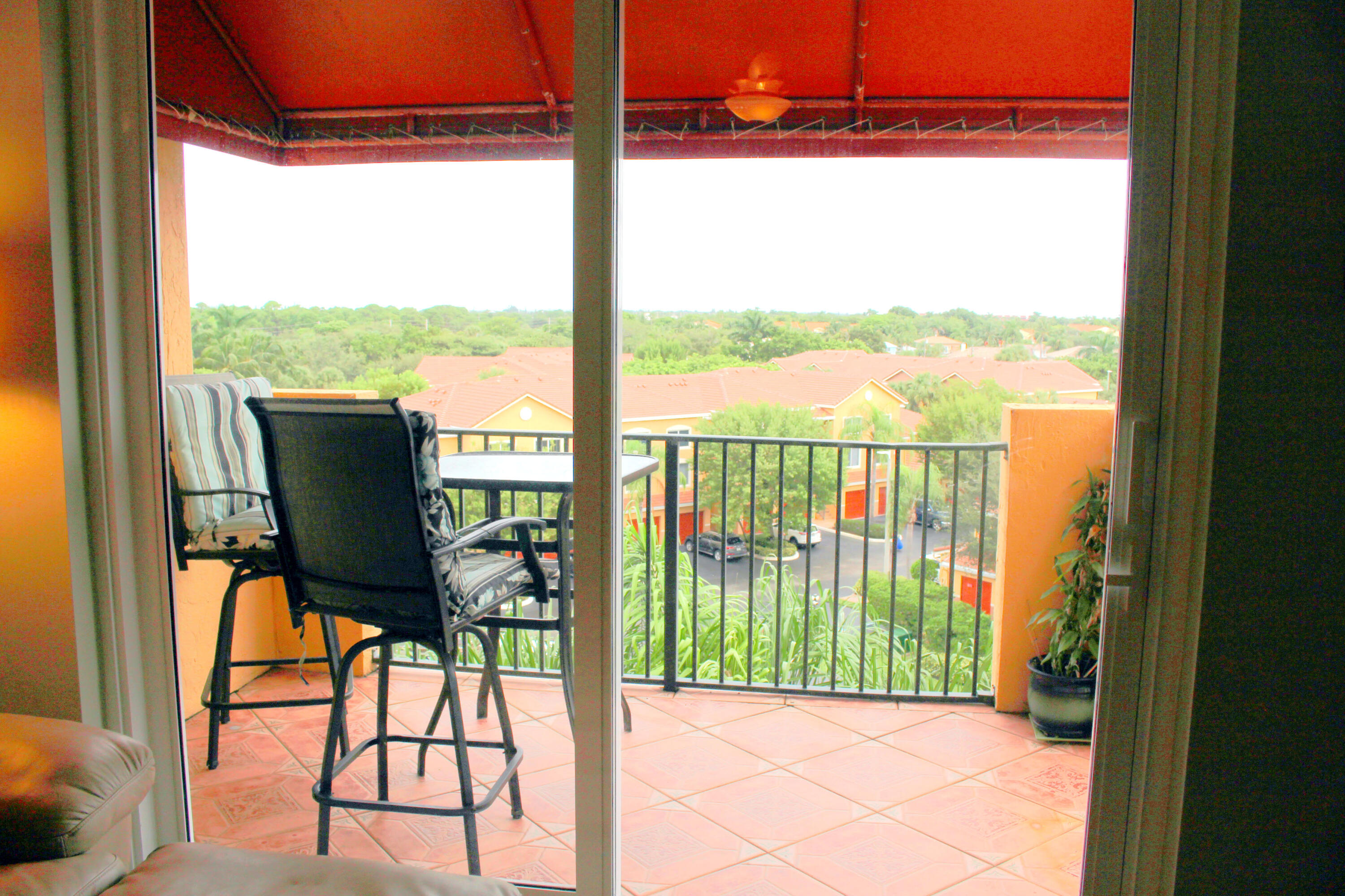 HYPOLUXOS MARINERS CAY CONDO - Residential