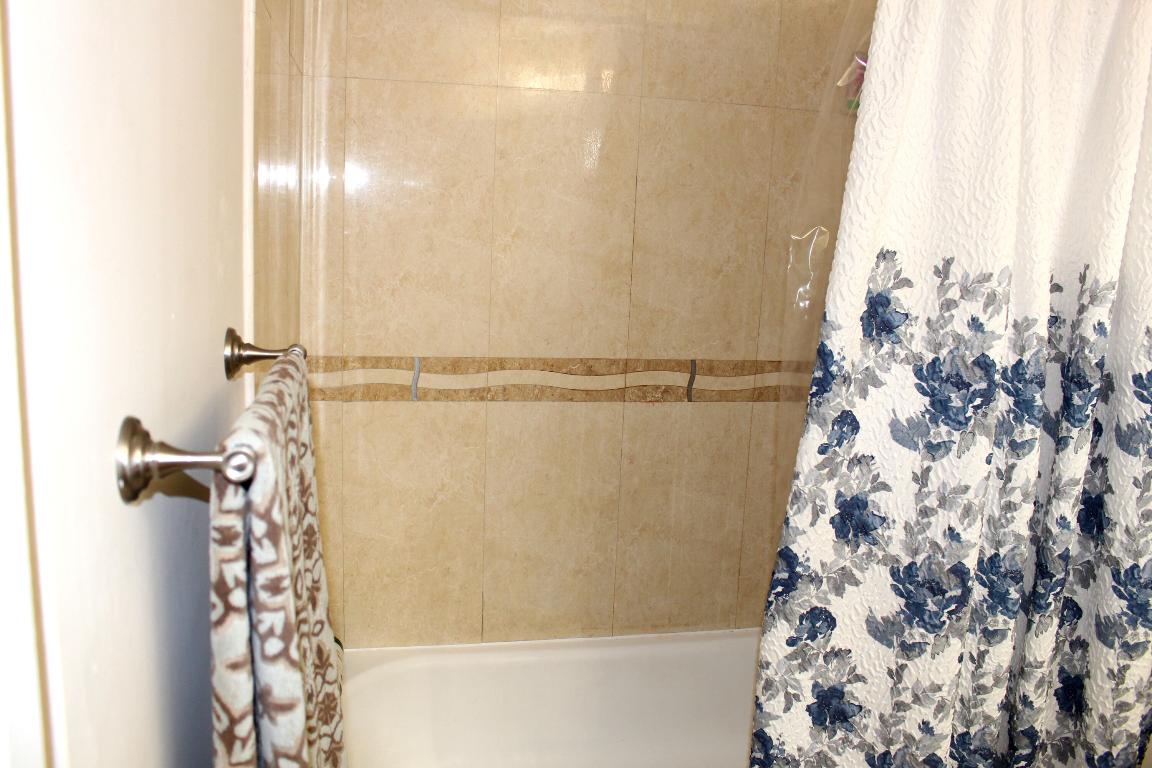 HYPOLUXOS MARINERS CAY CONDO - Residential