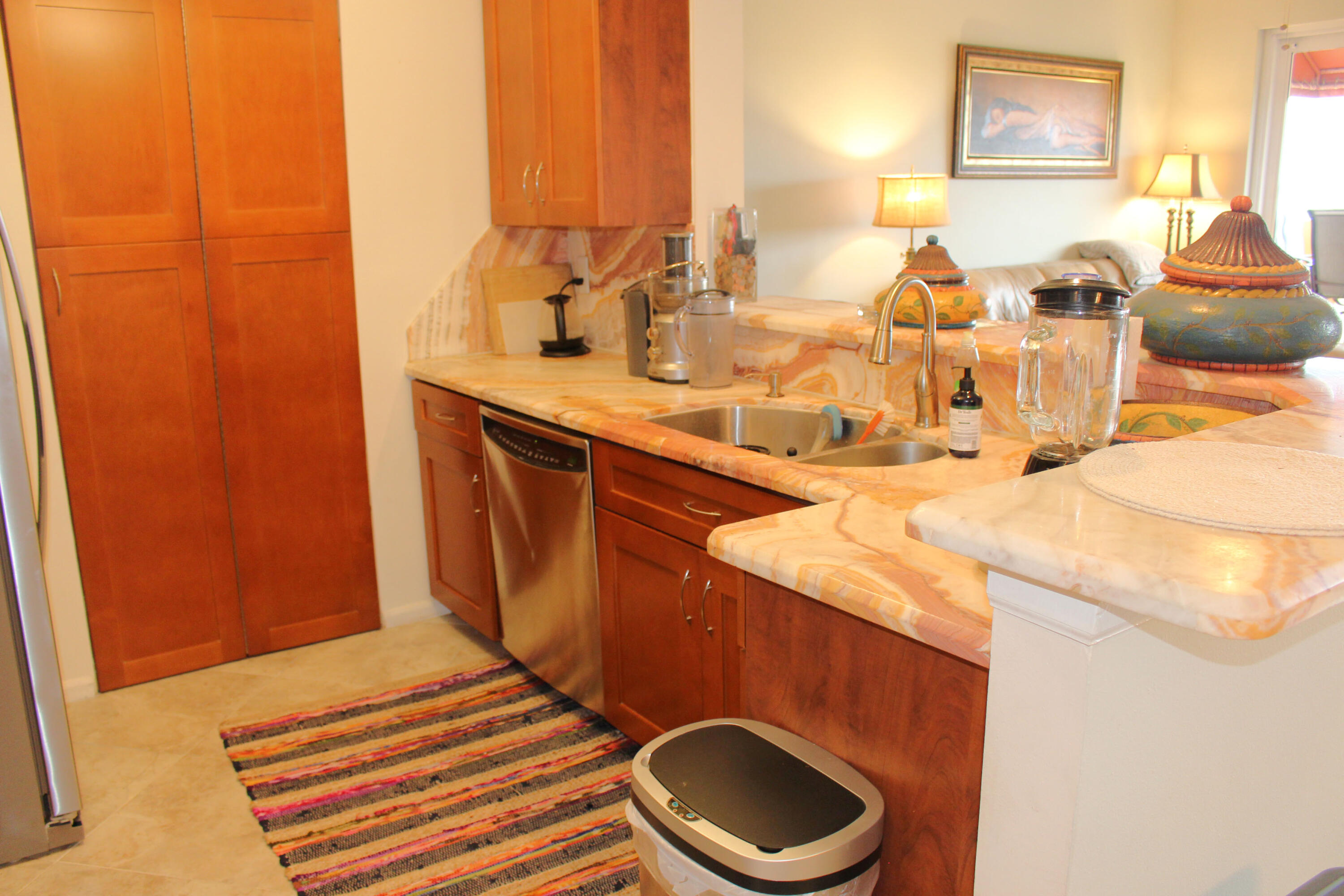 HYPOLUXOS MARINERS CAY CONDO - Residential