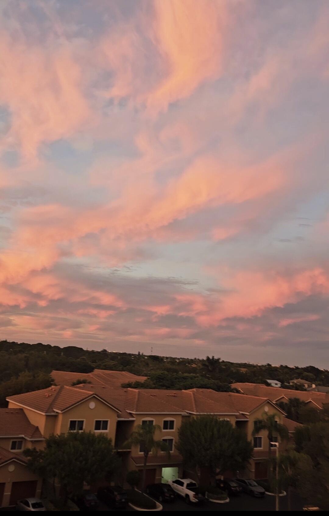 HYPOLUXOS MARINERS CAY CONDO - Residential