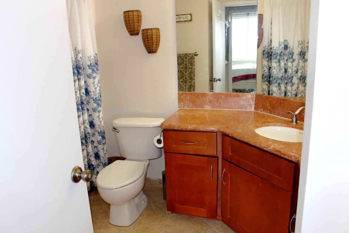 HYPOLUXOS MARINERS CAY CONDO - Residential