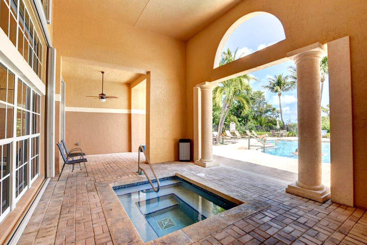 HYPOLUXOS MARINERS CAY CONDO - Residential