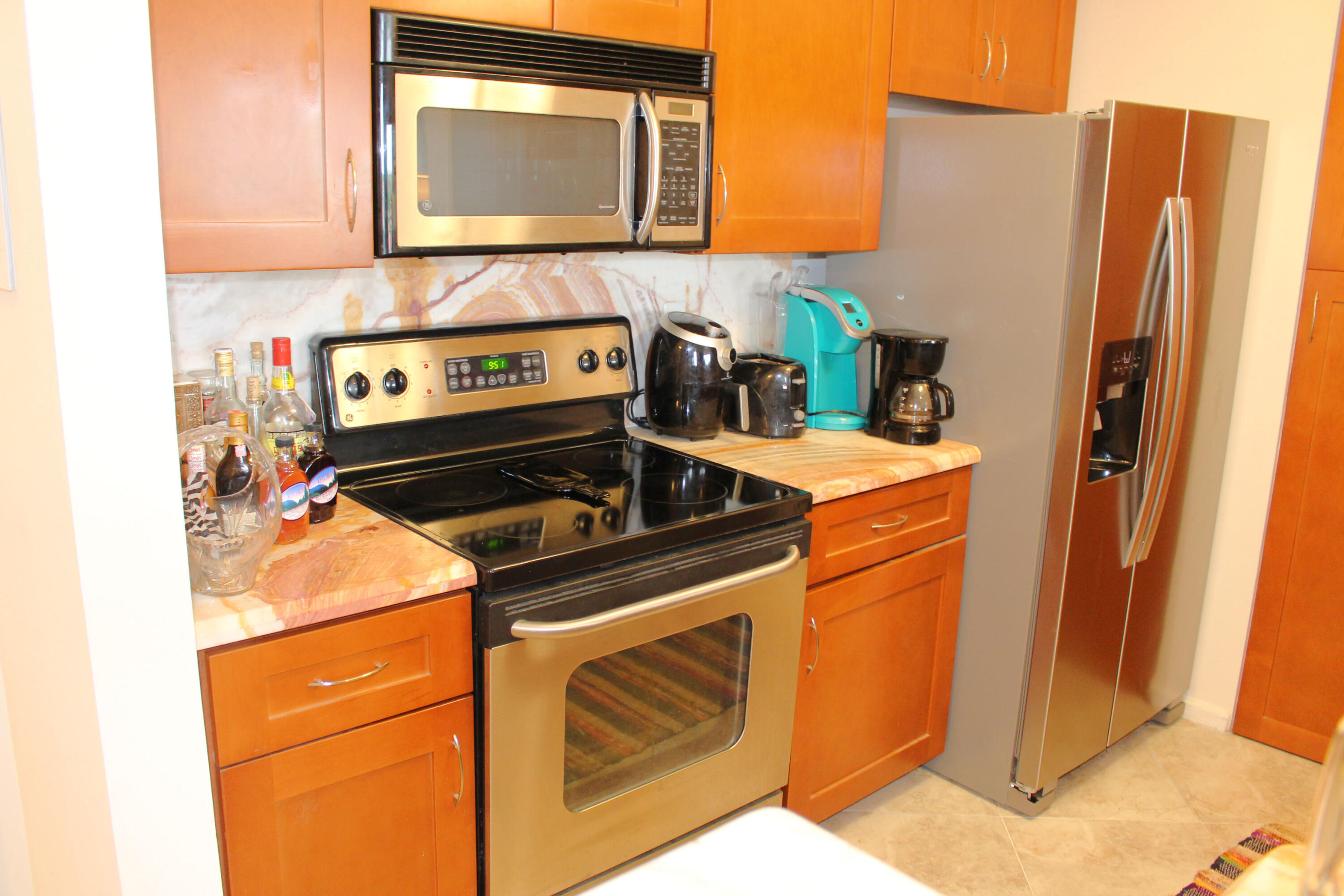 HYPOLUXOS MARINERS CAY CONDO - Residential