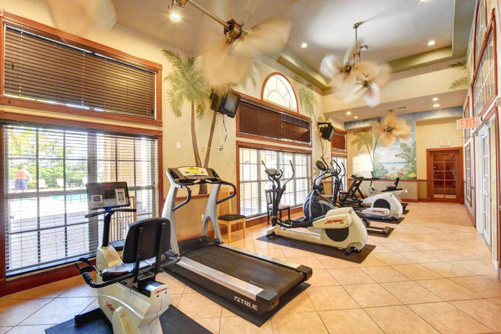 HYPOLUXOS MARINERS CAY CONDO - Residential