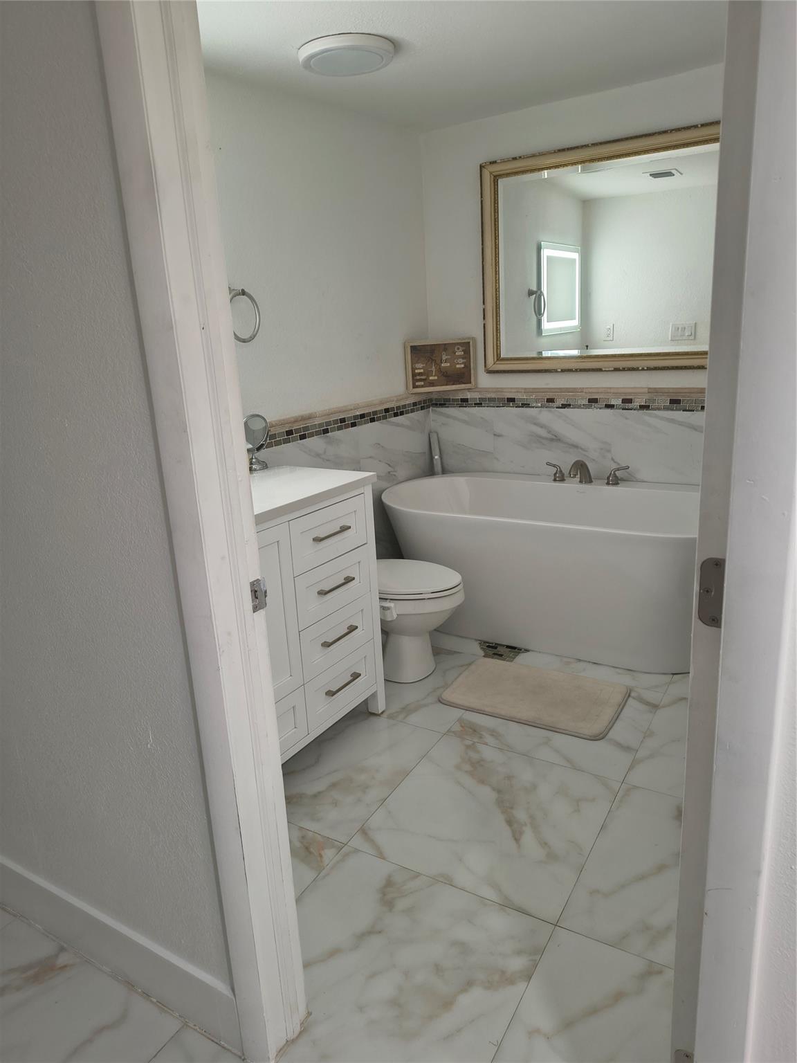 Hollywood Park 4-19 B - Residential Lease