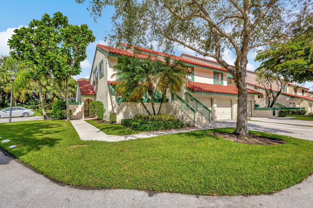 Photo of 16 Lexington Lane W #A, Palm Beach Gardens, FL 33418 (MLS # R11018240)