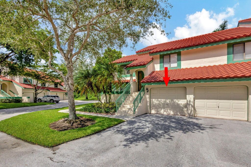 Photo of 16 Lexington Lane W #A, Palm Beach Gardens, FL 33418 (MLS # R11018240)