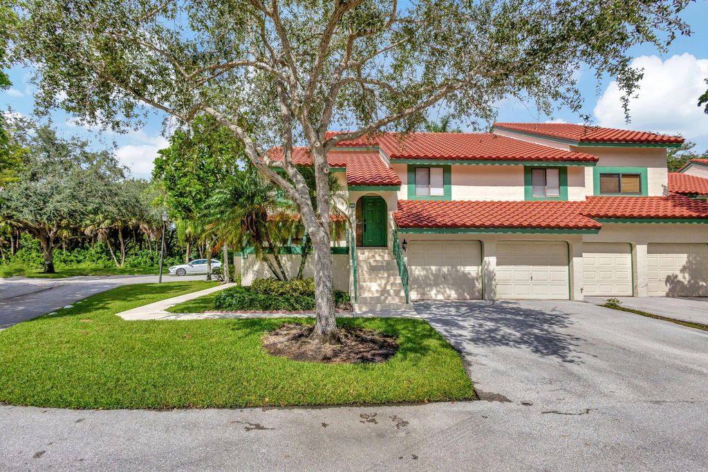 Photo of 16 Lexington Lane W #A, Palm Beach Gardens, FL 33418 (MLS # R11018240)