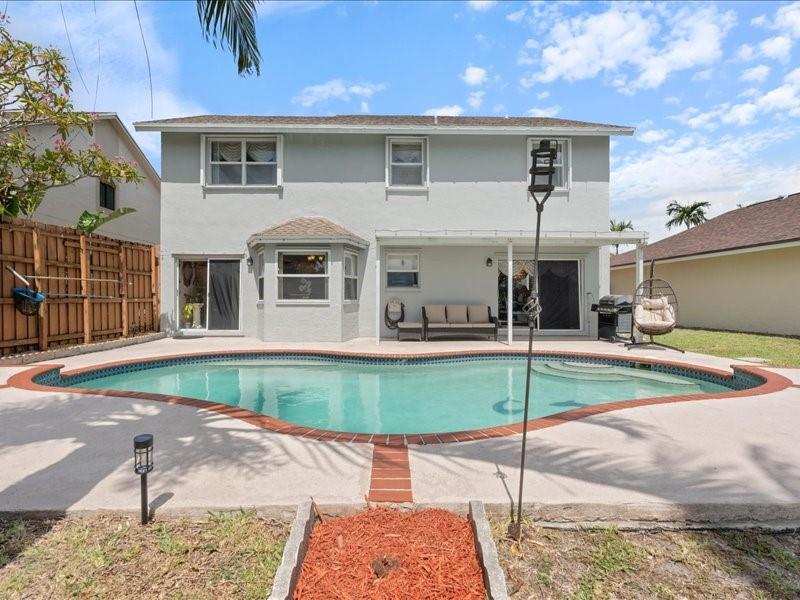 961 SW 98th Ave
