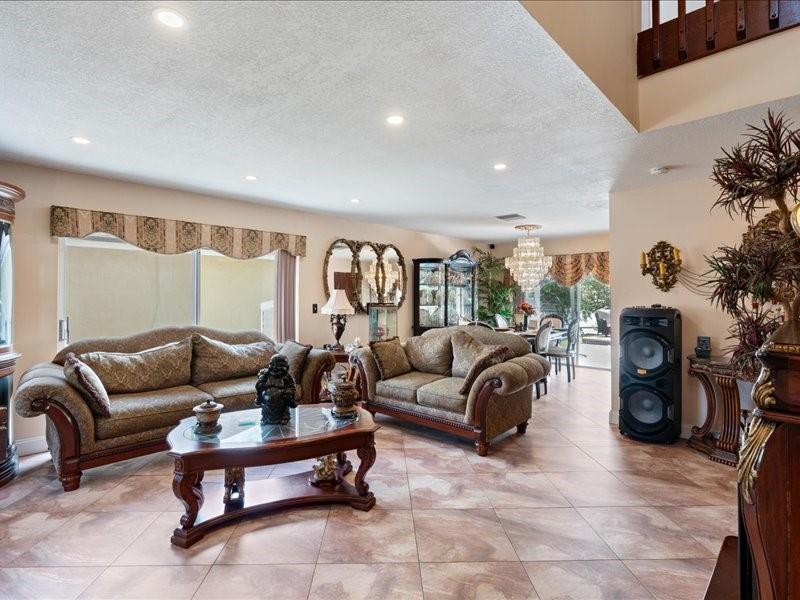 961 SW 98th Ave