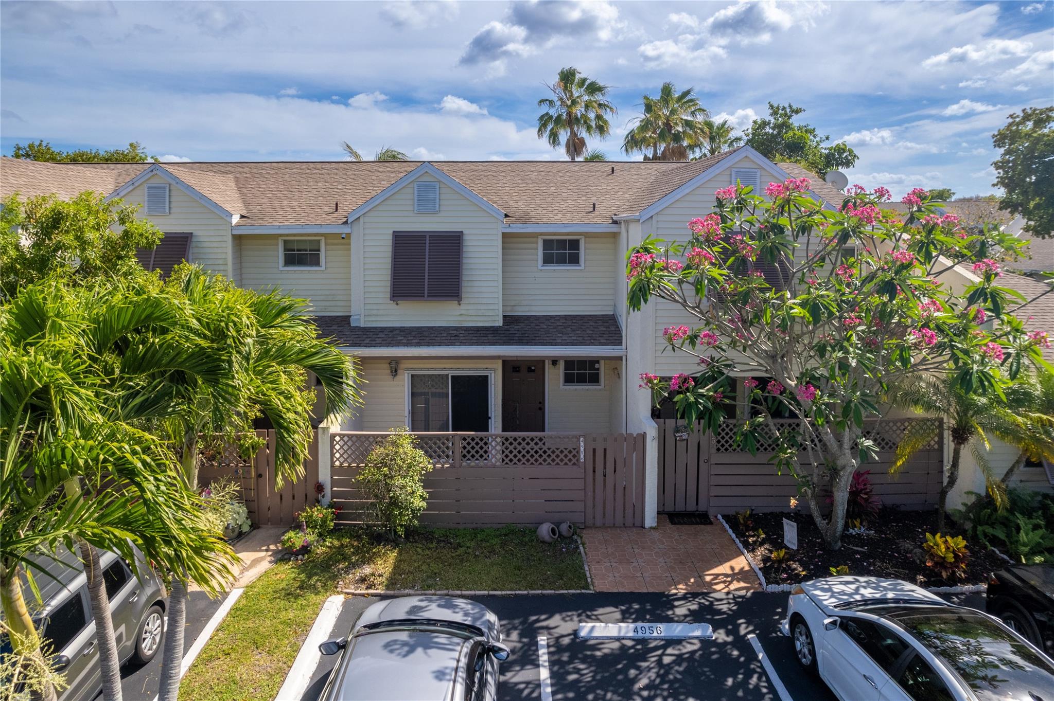 Photo 2 of 16 of 4956 N Hemingway Cir 4956 townhome