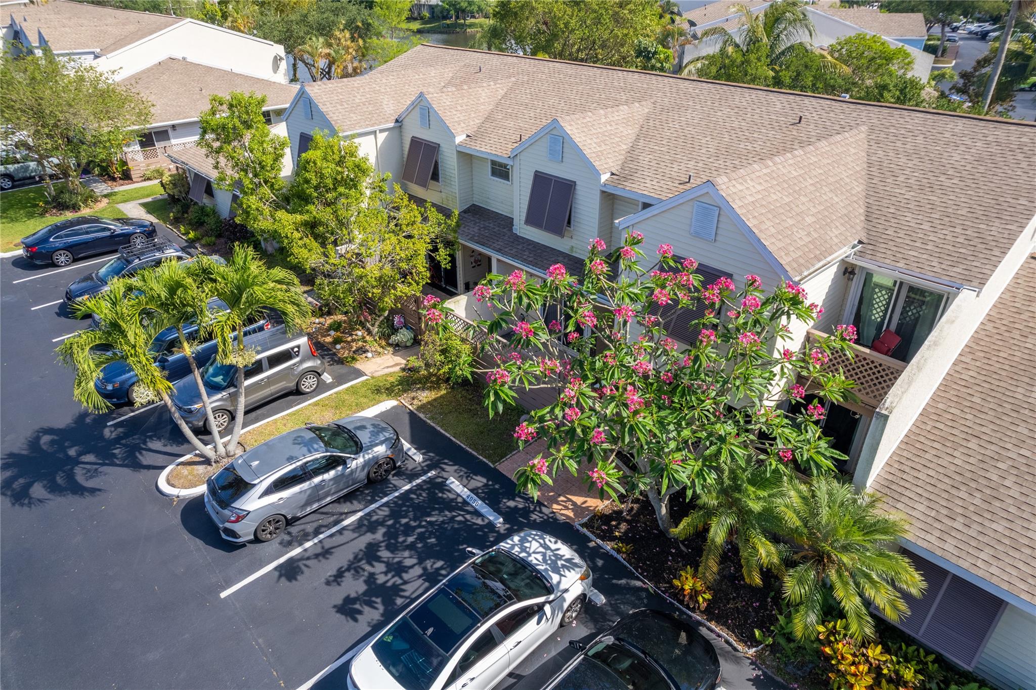 Photo 3 of 16 of 4956 N Hemingway Cir 4956 townhome