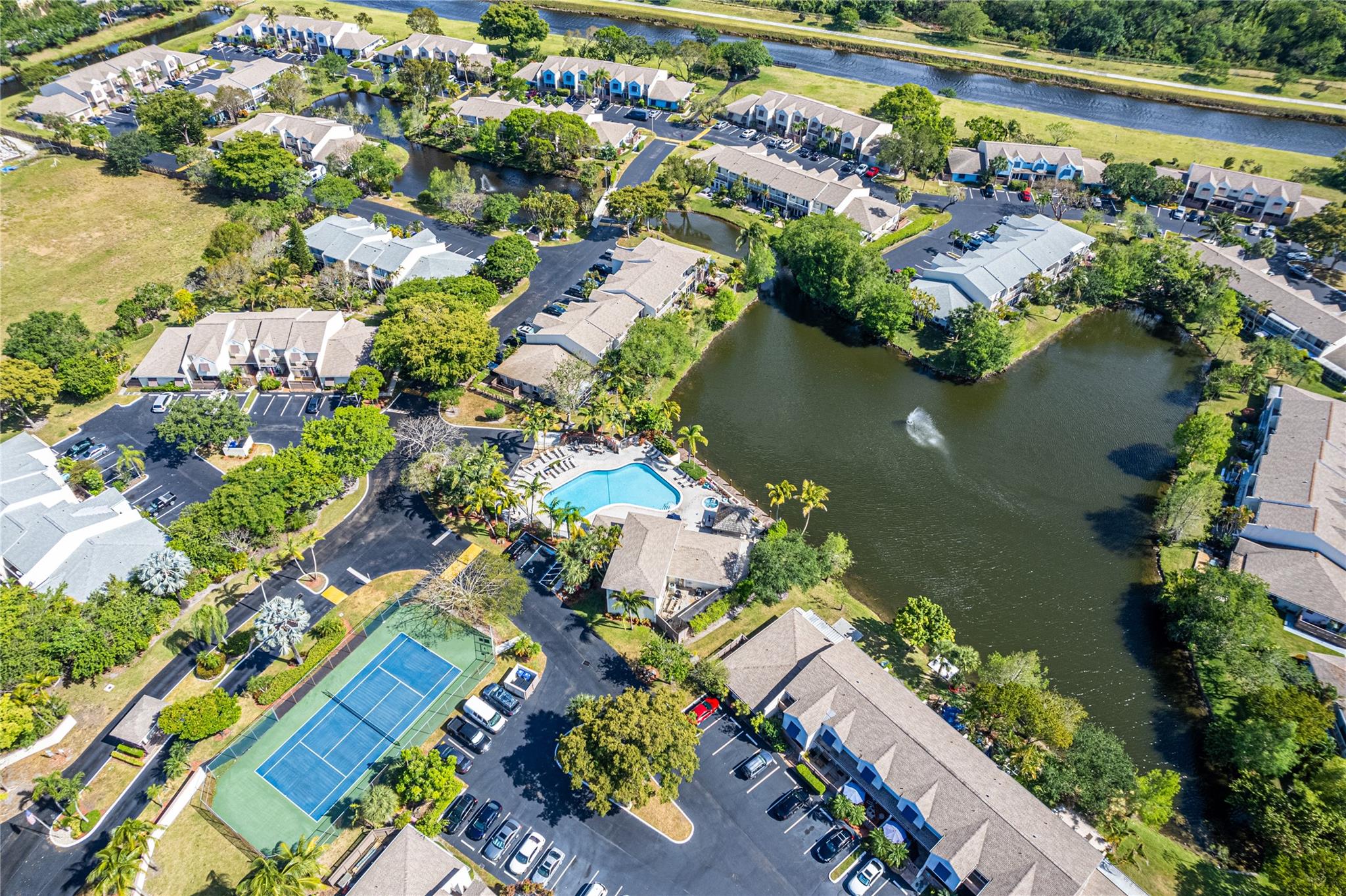 Photo 8 of 16 of 4956 N Hemingway Cir 4956 townhome