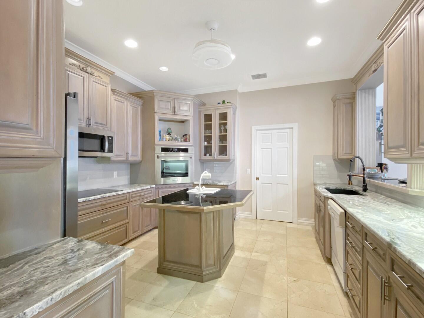 A PLAT OF BEACH HOUSE ESTATES - Residential