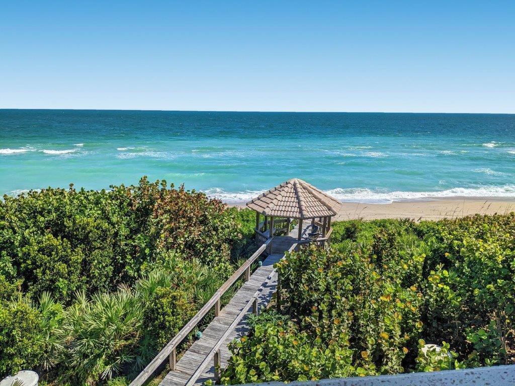 A PLAT OF BEACH HOUSE ESTATES - Residential