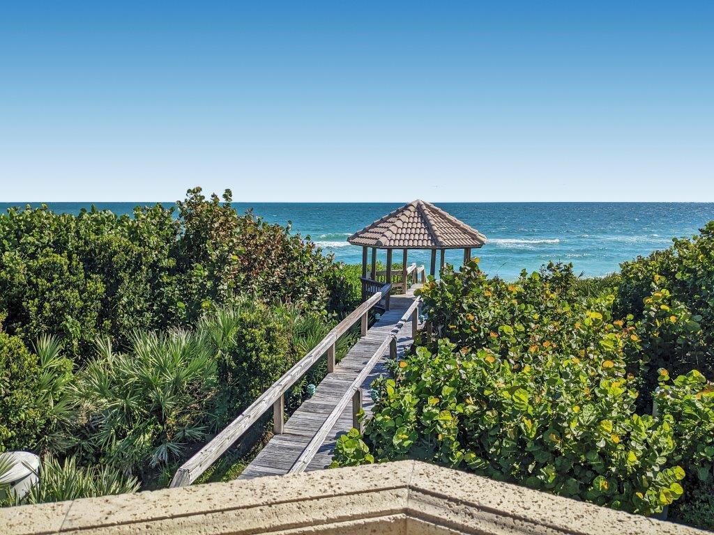 A PLAT OF BEACH HOUSE ESTATES - Residential