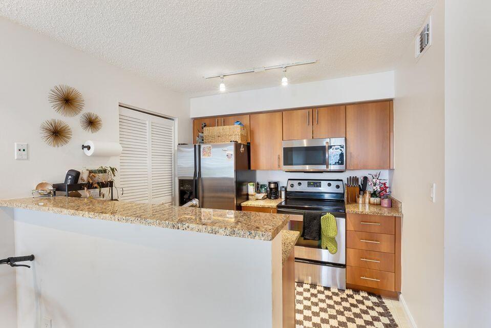 BAHIA AT DELRAY CONDO - Residential Lease