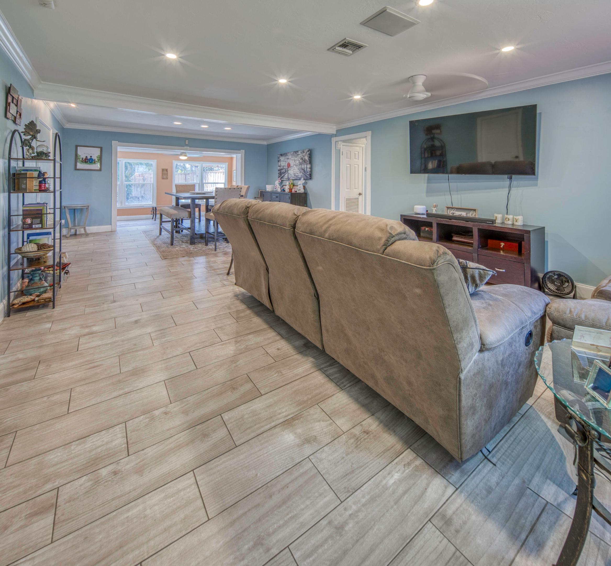 LAKE OSBORNE ESTATES 7 - Residential