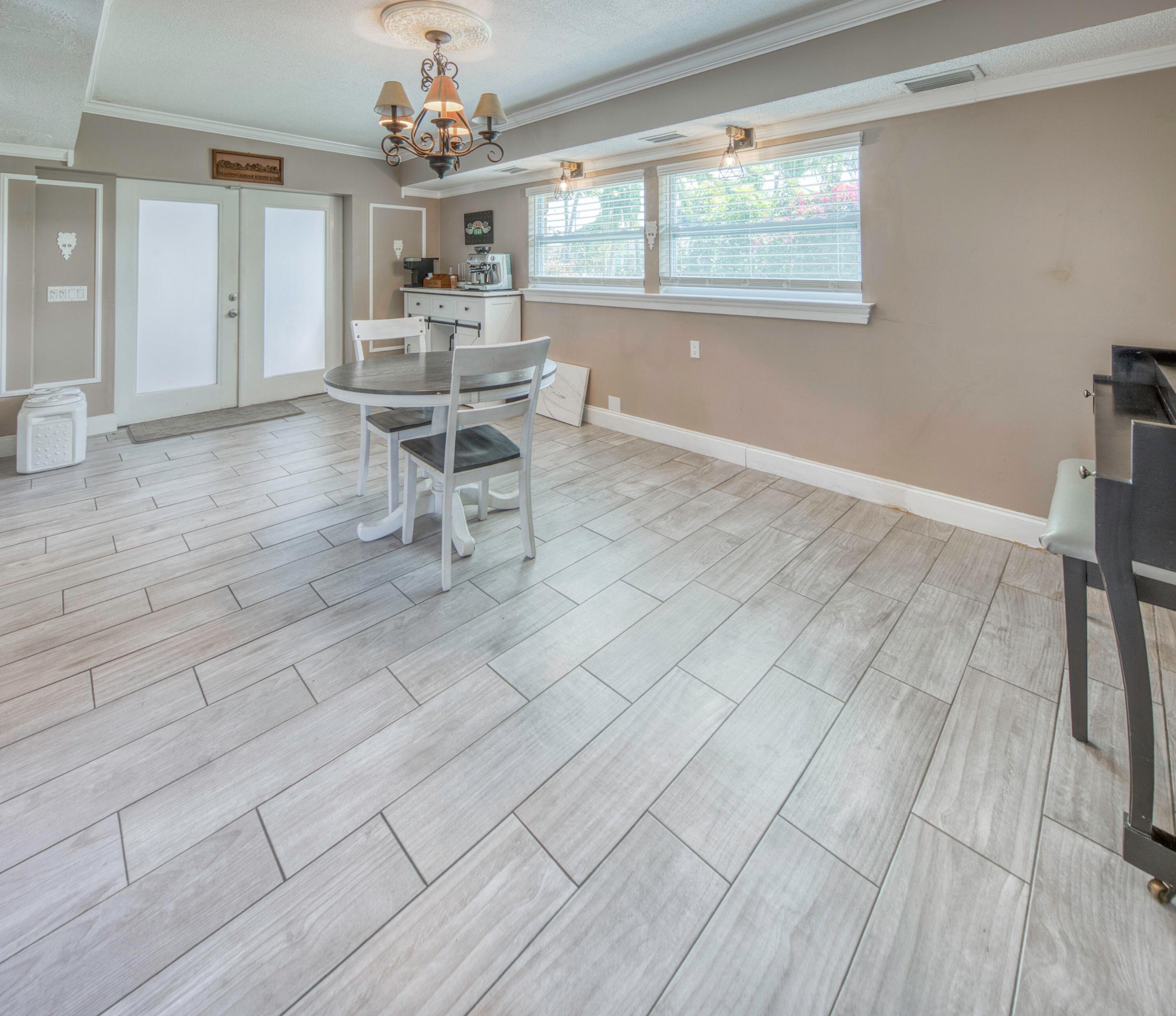 LAKE OSBORNE ESTATES 7 - Residential