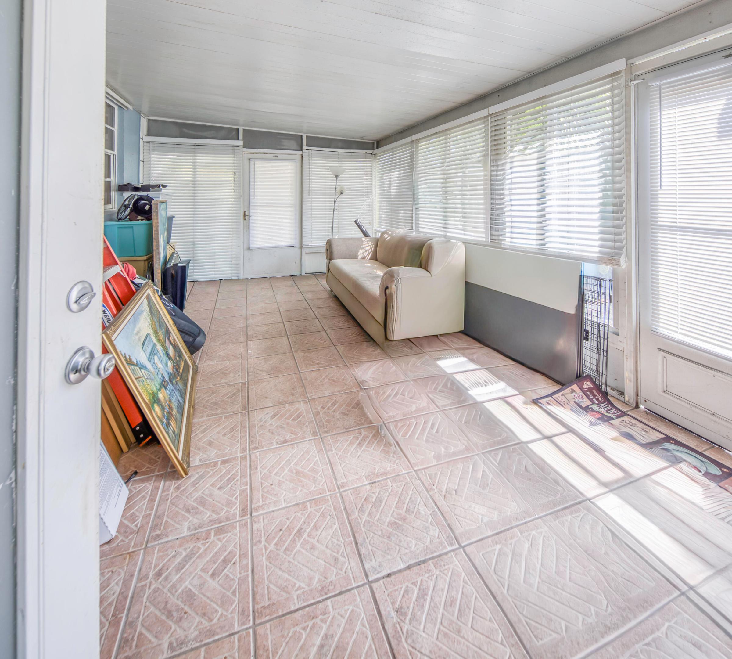 LAKE OSBORNE ESTATES 7 - Residential