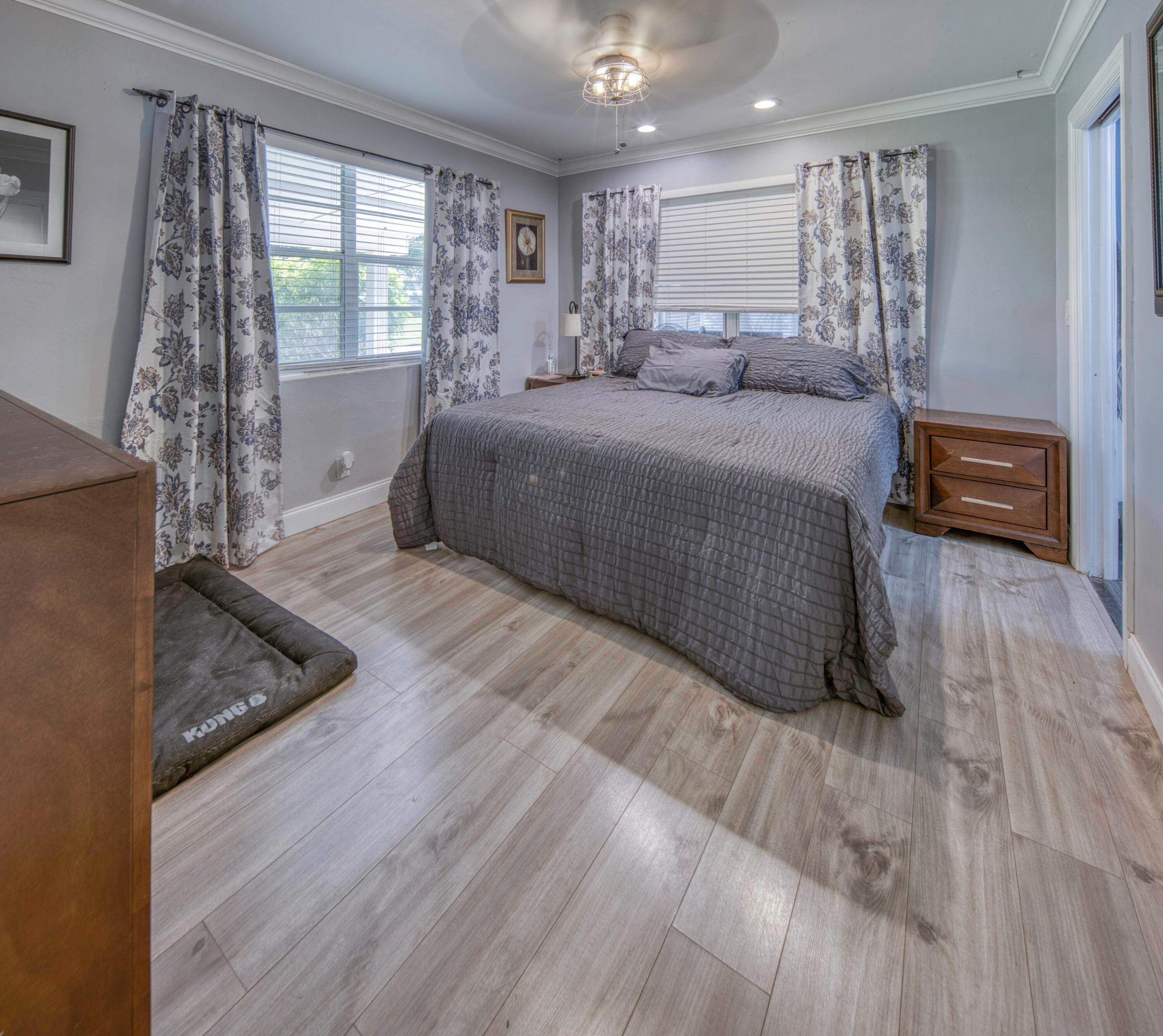 LAKE OSBORNE ESTATES 7 - Residential