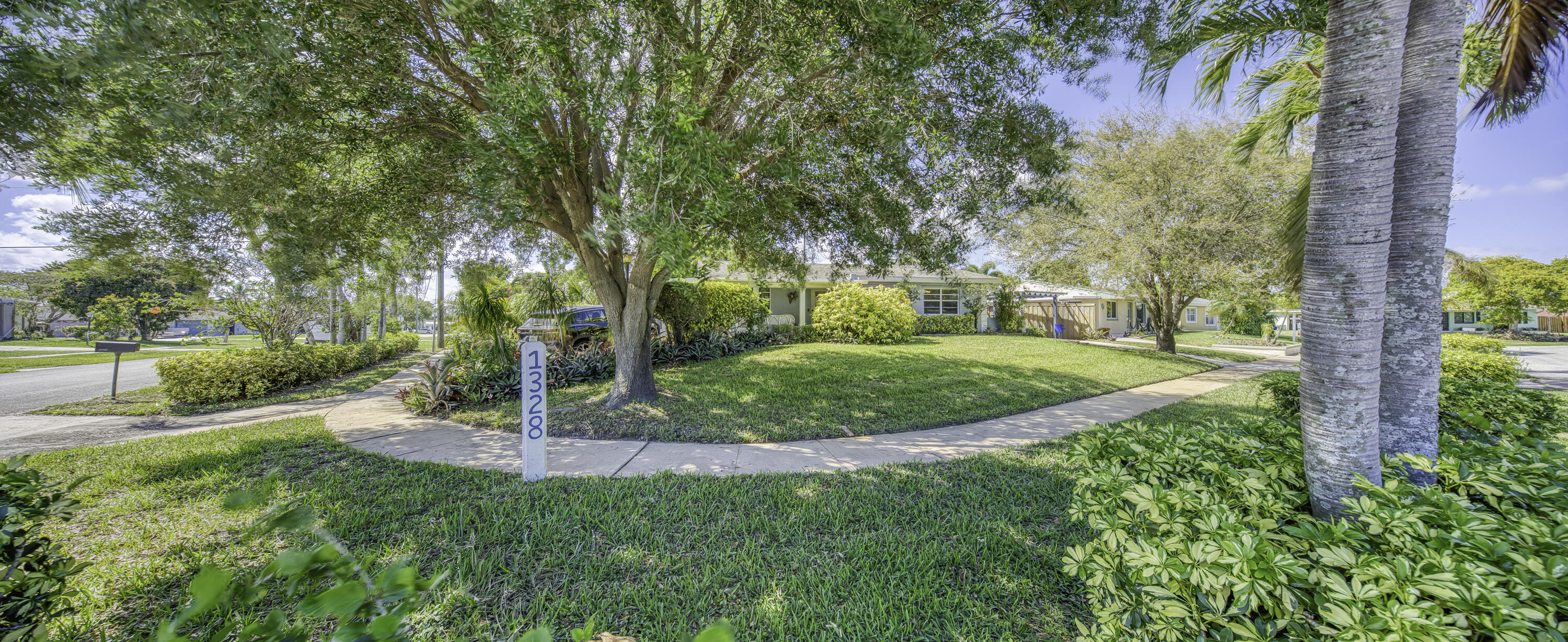 LAKE OSBORNE ESTATES 7 - Residential