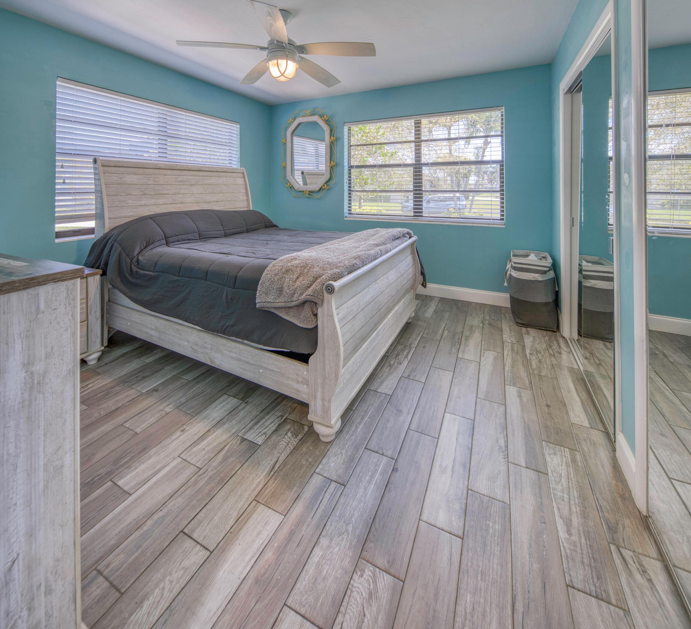 LAKE OSBORNE ESTATES 7 - Residential