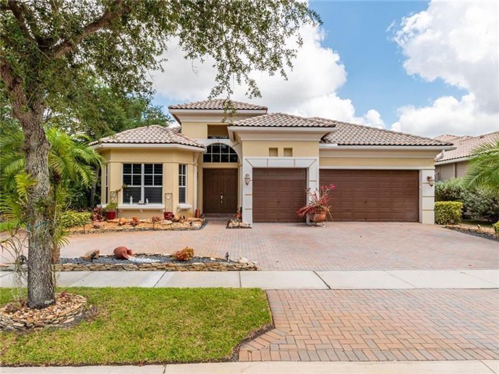 Photo of 11975 NW 78th Pl, Parkland, FL 33076 (MLS # F10480964)