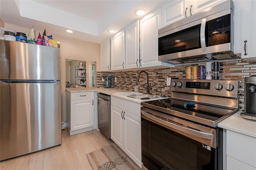 Lighthouse Point Plaza - Residential Lease