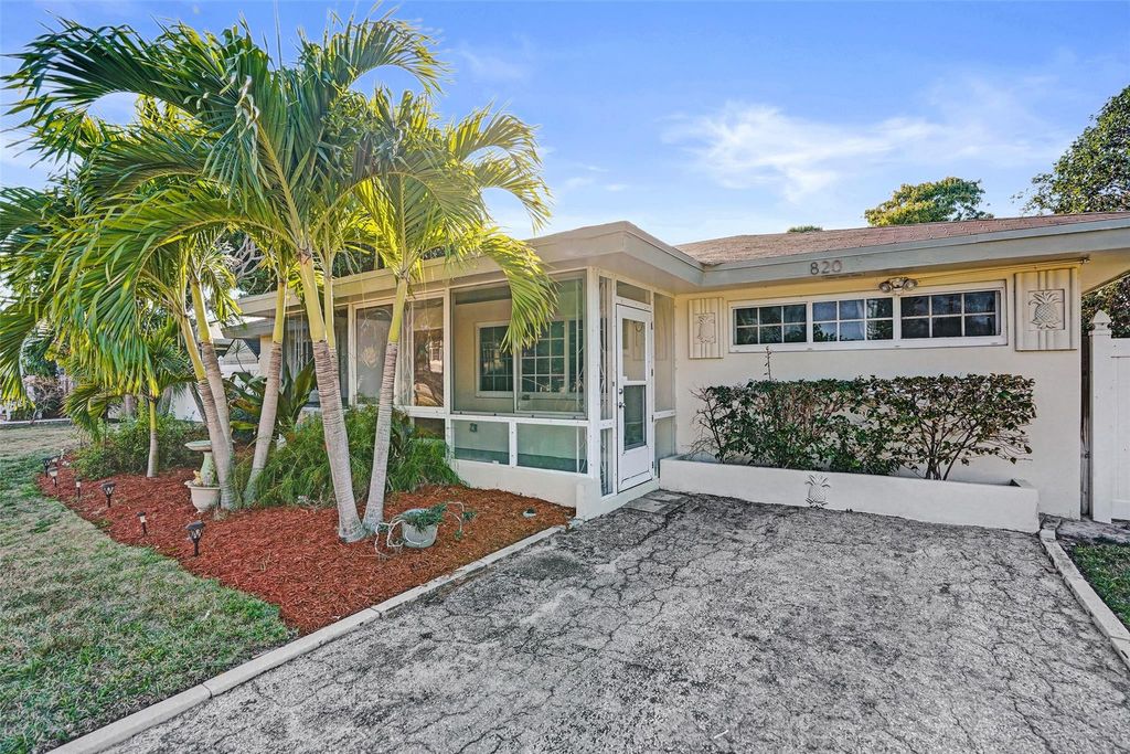 Photo of 820 SE 4th Avenue, Delray Beach, FL 33483 (MLS # F10554305)