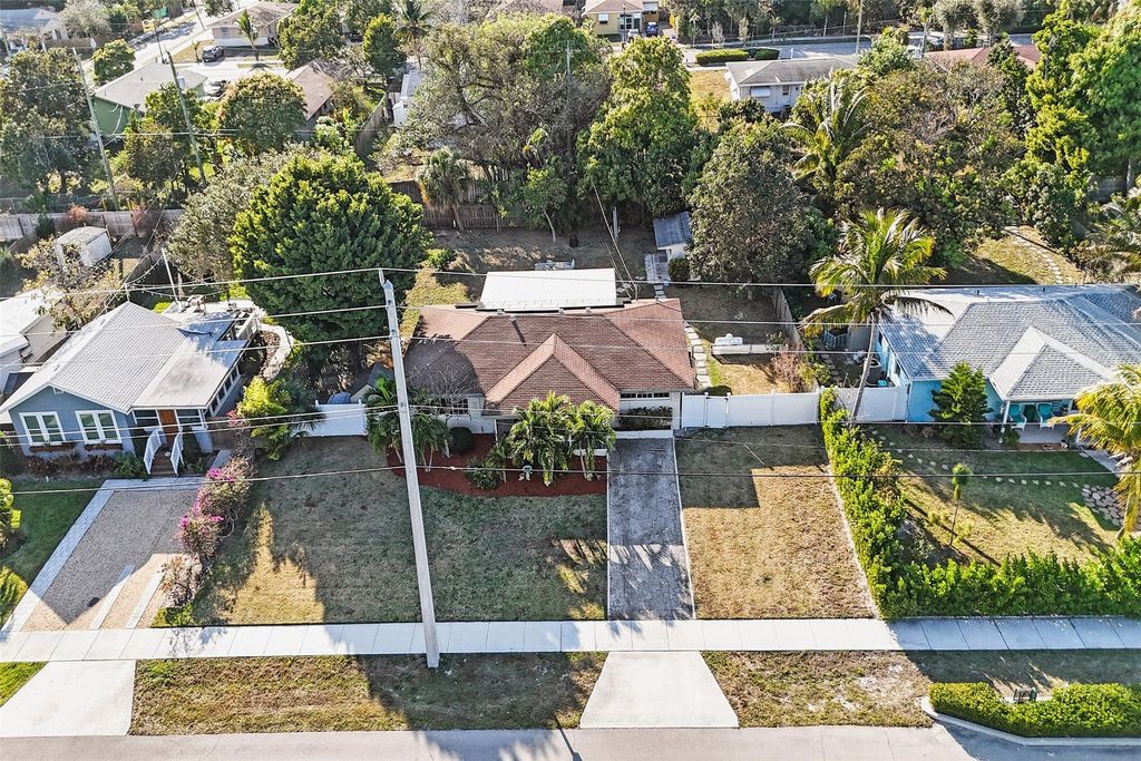 Photo of 820 SE 4th Avenue, Delray Beach, FL 33483 (MLS # F10554305)