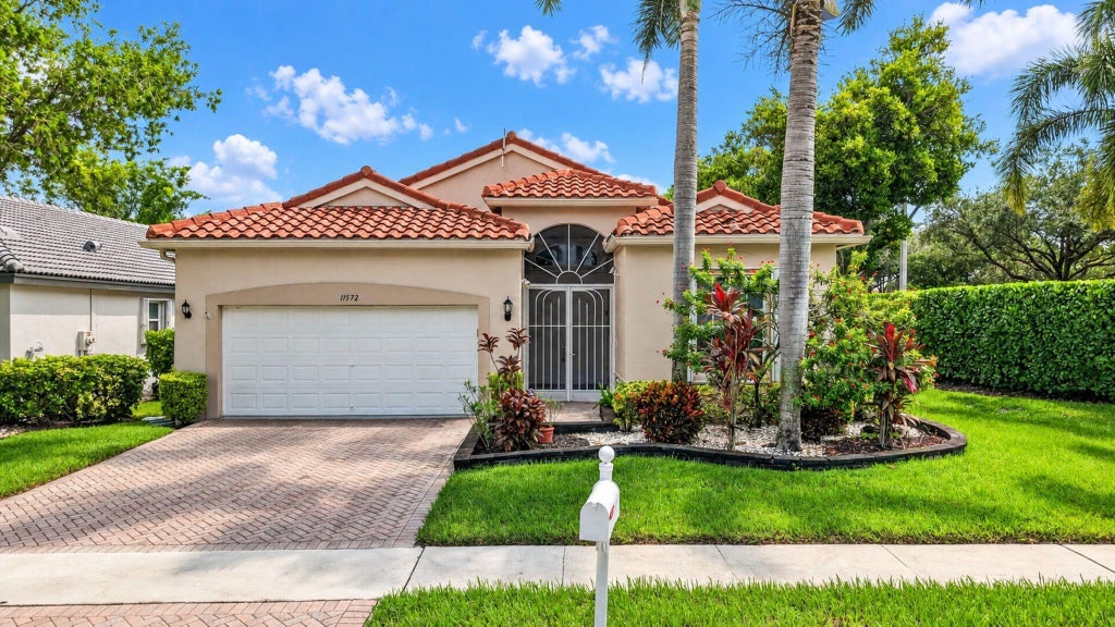Photo of 11572 Spring Oak Avenue, Boynton Beach, FL 33437 (MLS # B26079973)