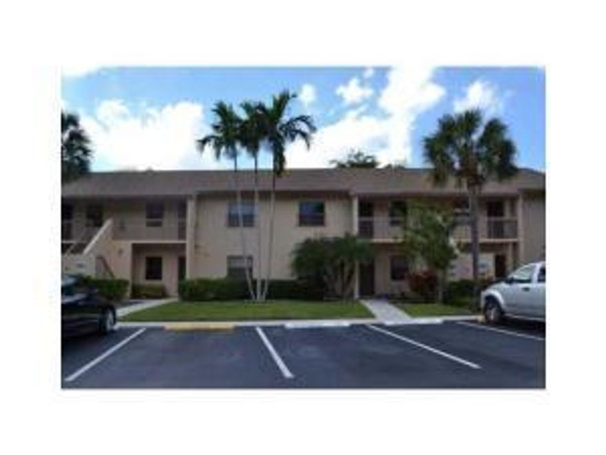 Great 2nd floor unit in the sought after The Township, with vaulted ceiling, neutral colors throughout, tile floor and carpet. Accordion hurricane shutters. 
Come relax in the screened balcony with beautiful lake views.
Very well located, close to great restaurants, movie theater and main roads. 20 minutes away from the beach.
Association requires 10% down.

*** MOTIVATED SELLER ***