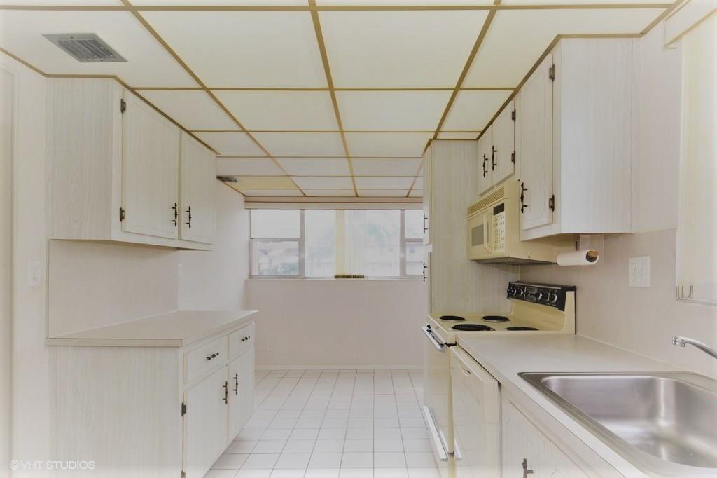 Sands Point - Residential