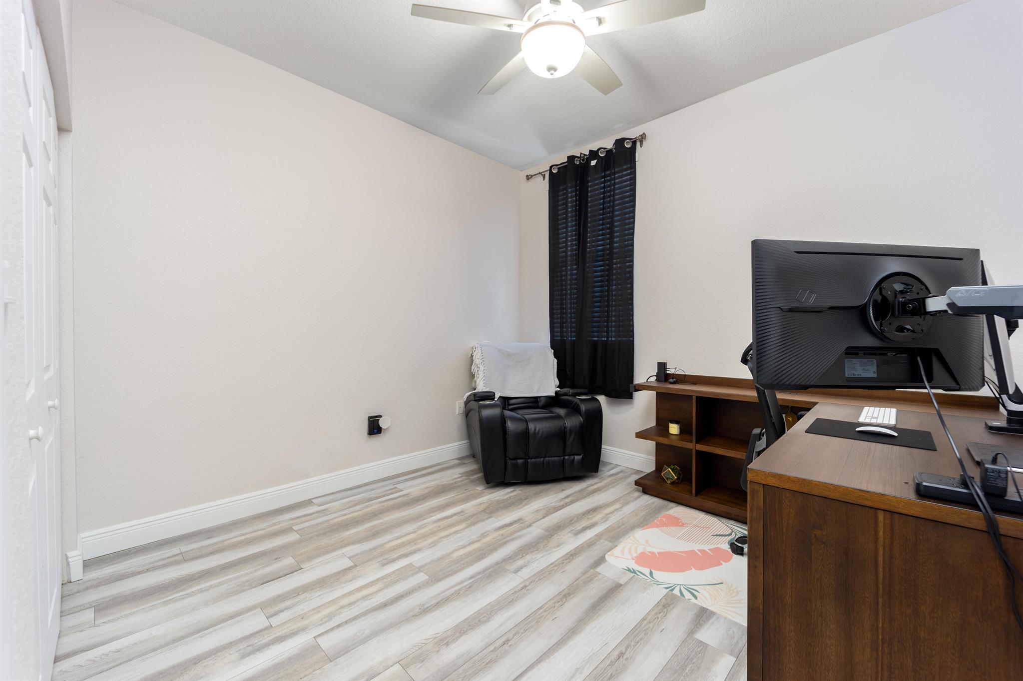 RIVER GLEN CONDOMINIUM - Residential