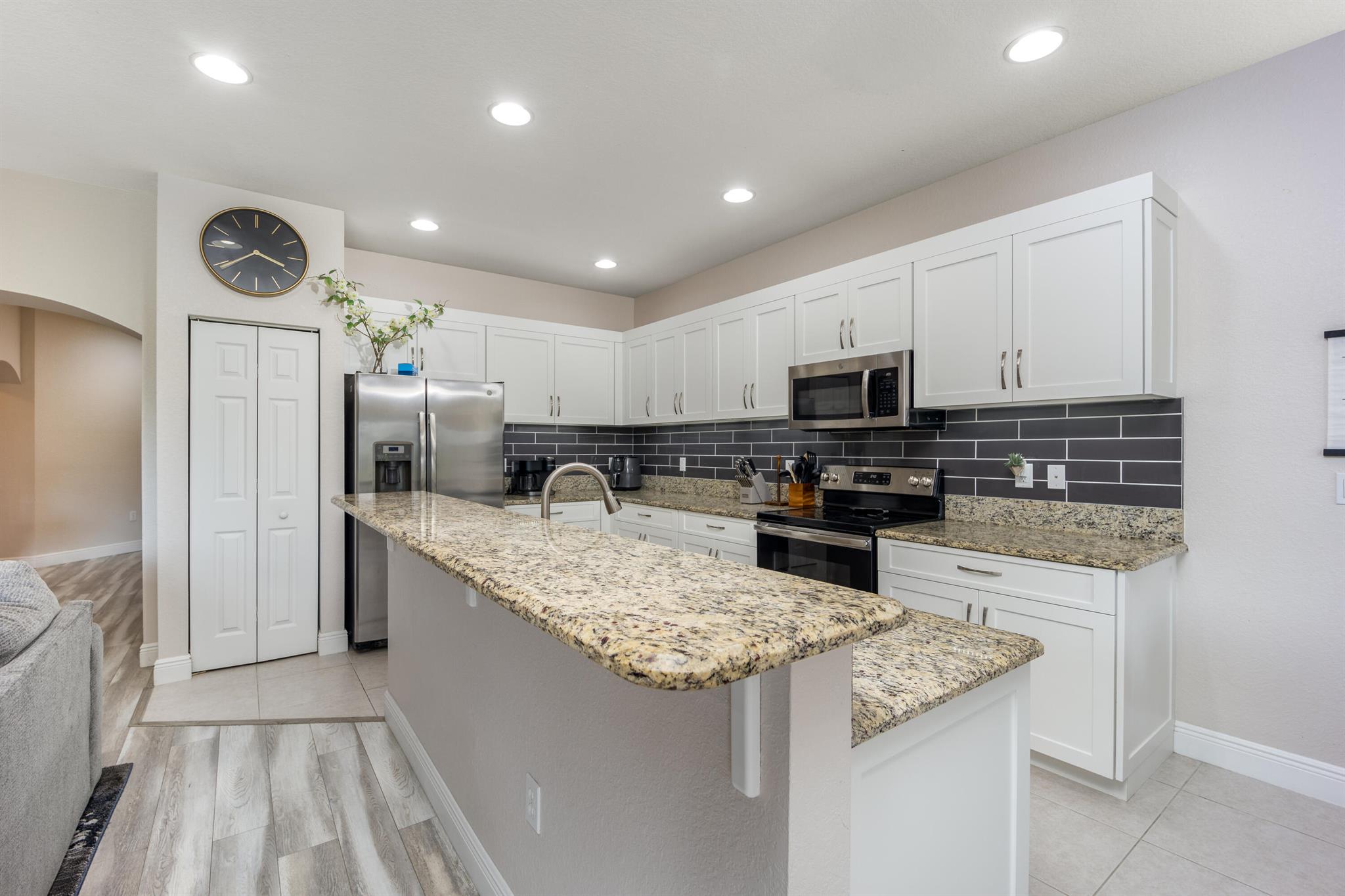 RIVER GLEN CONDOMINIUM - Residential