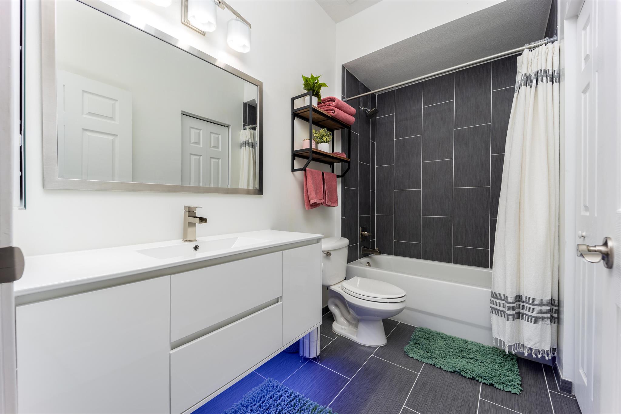 RIVER GLEN CONDOMINIUM - Residential