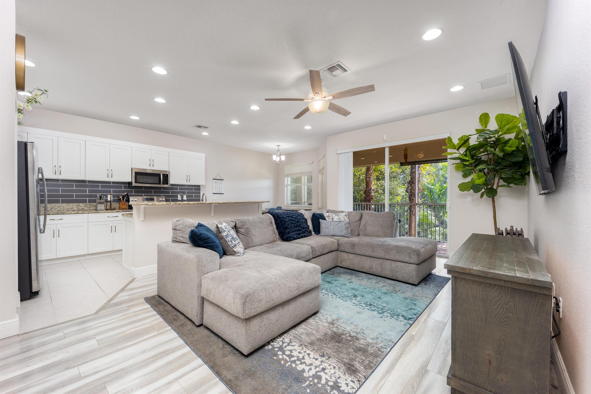 RIVER GLEN CONDOMINIUM - Residential