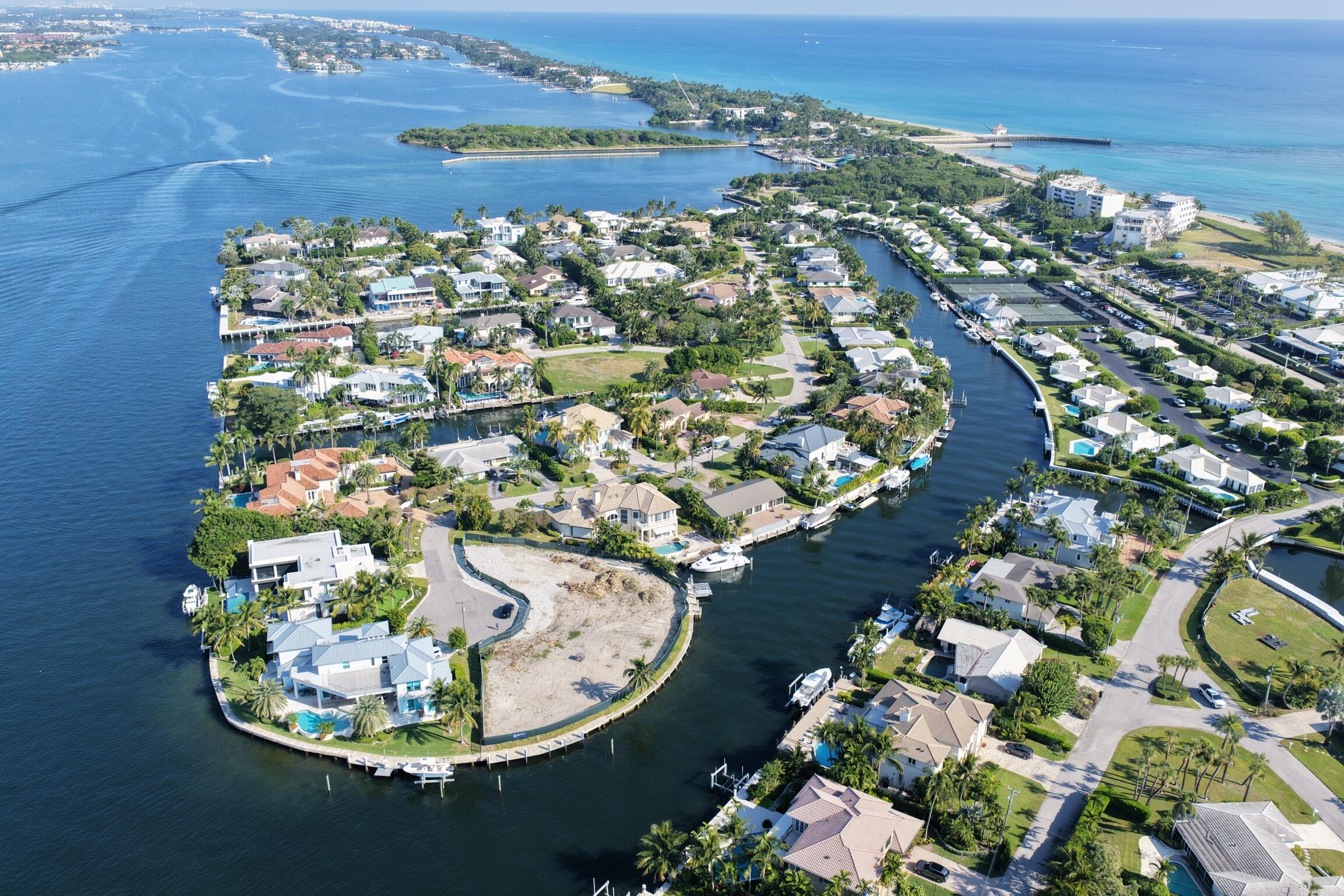 ISLAND DRIVE SOUTH ESTATES - Residential