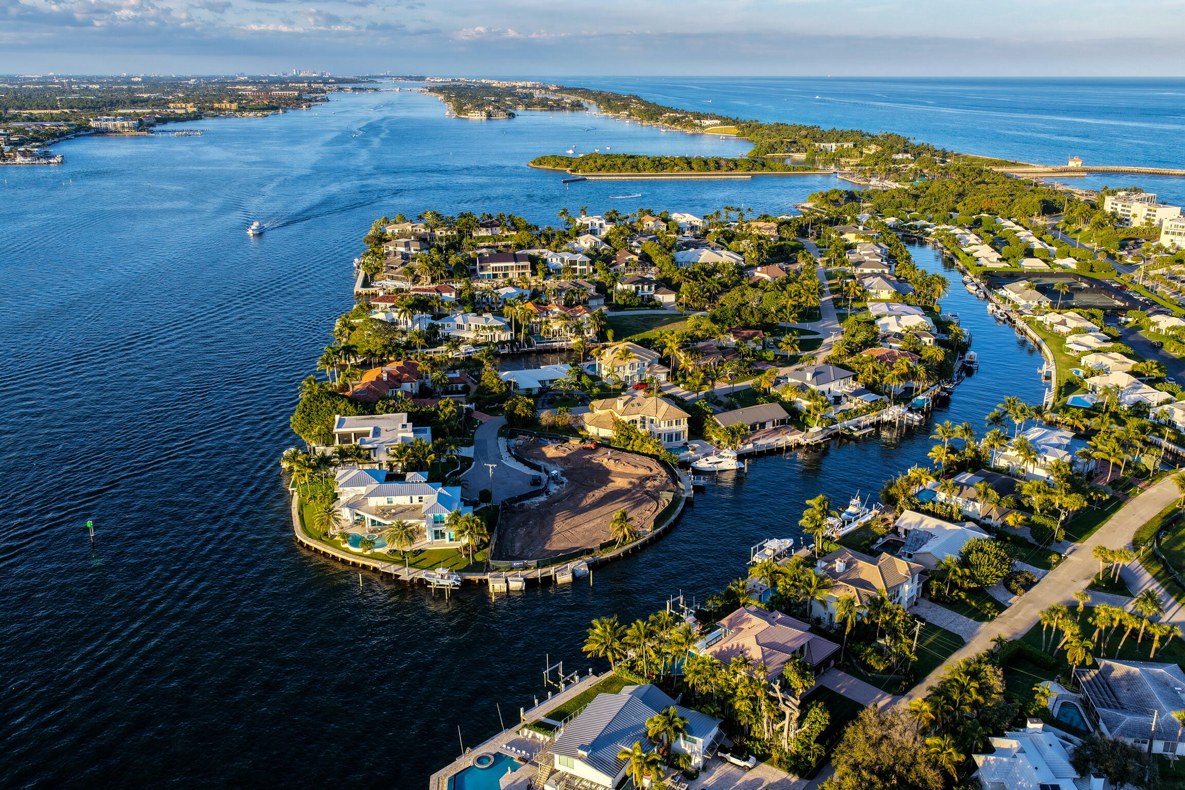 ISLAND DRIVE SOUTH ESTATES - Residential