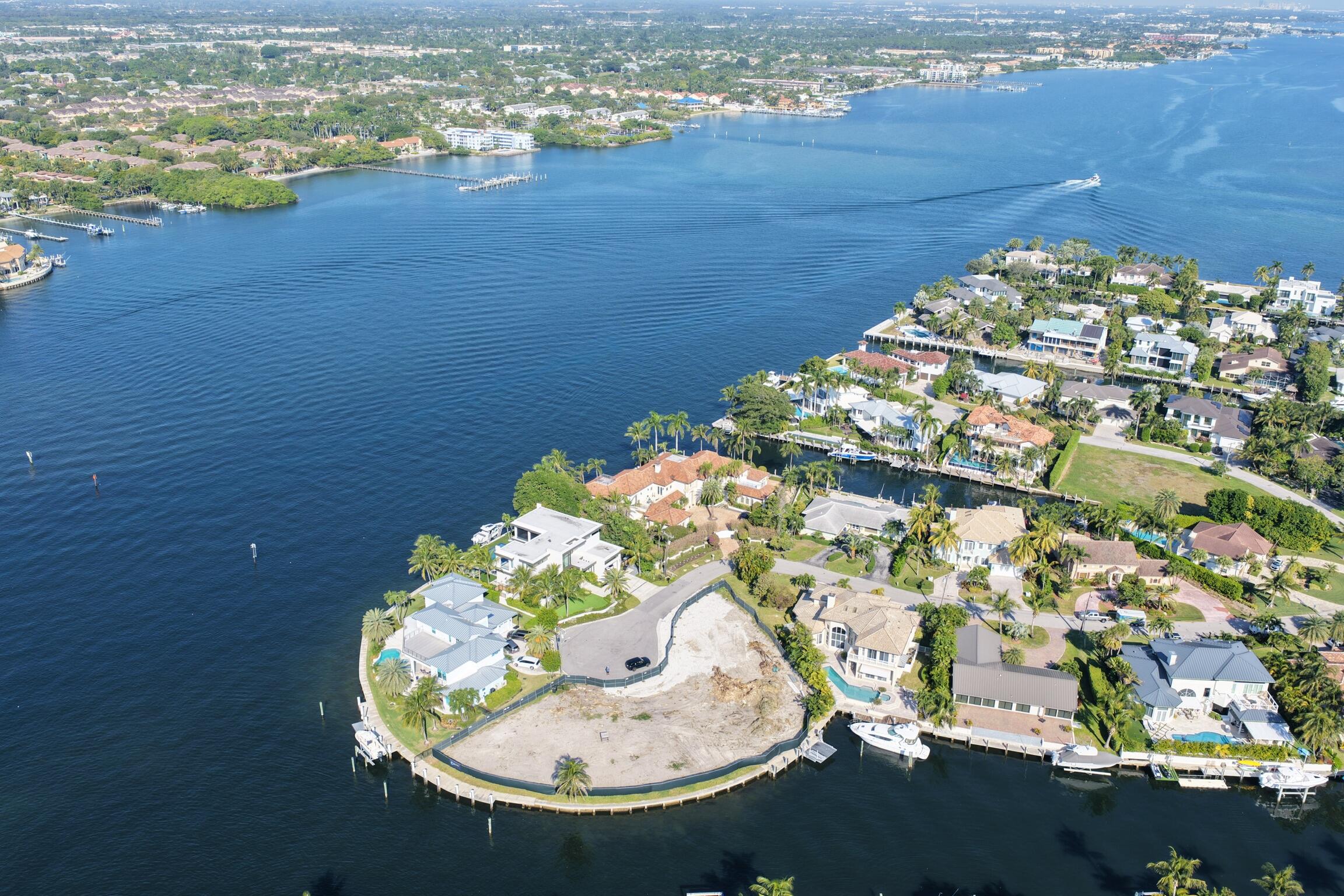 ISLAND DRIVE SOUTH ESTATES - Residential