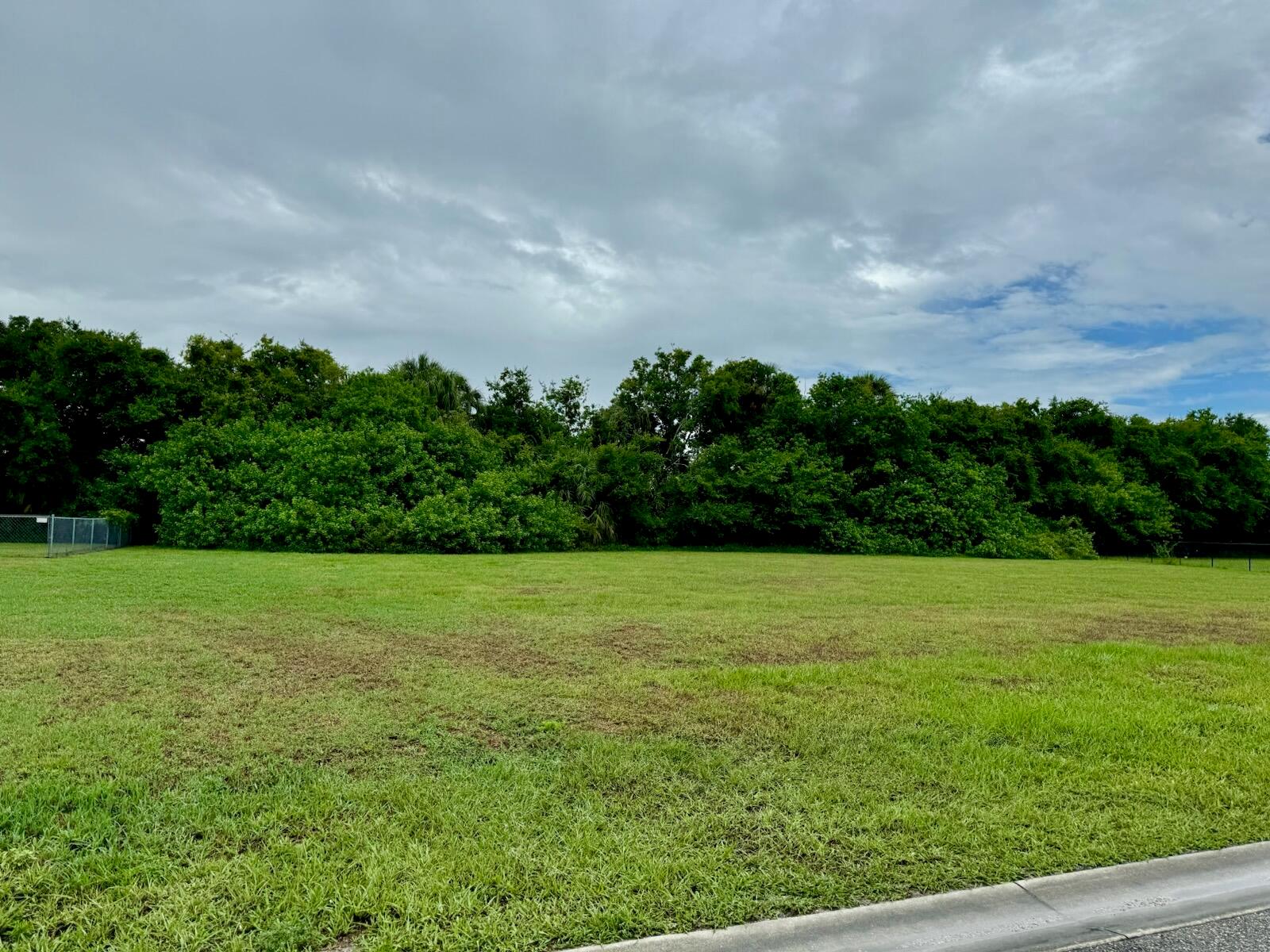 EAGLE POINT ~Premier community. Half acre homesite for building your custom home. City water and sewer. HOA 175/ Yr. GREAT LOCATION!
