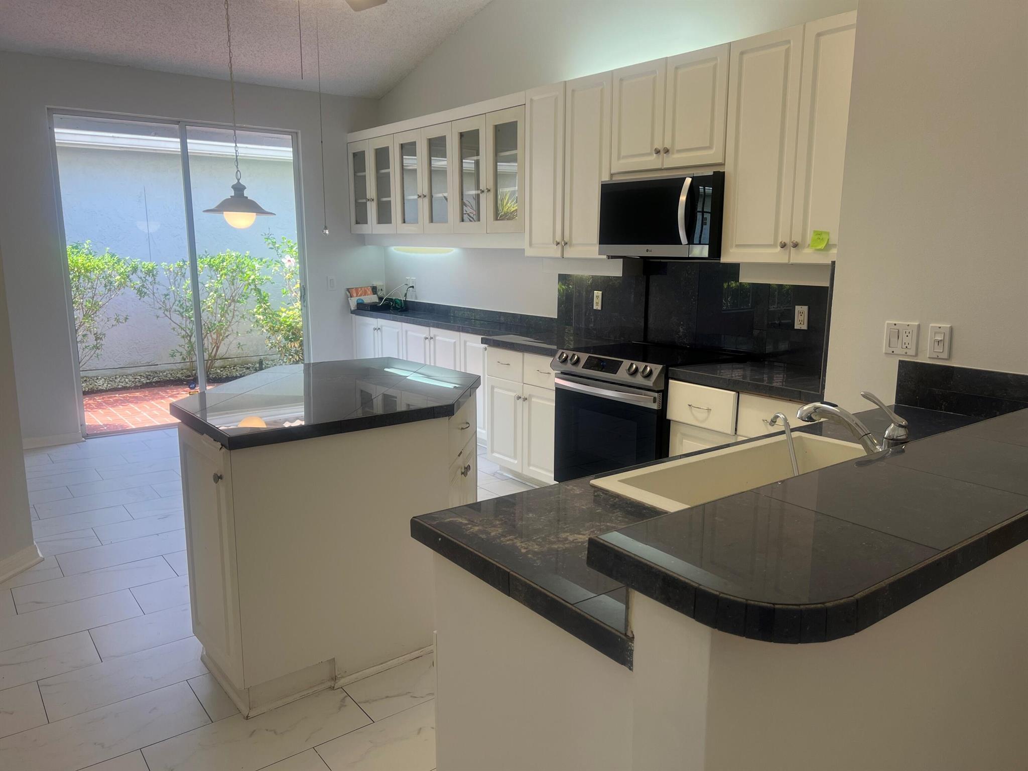 12921 Oak Knoll Drive