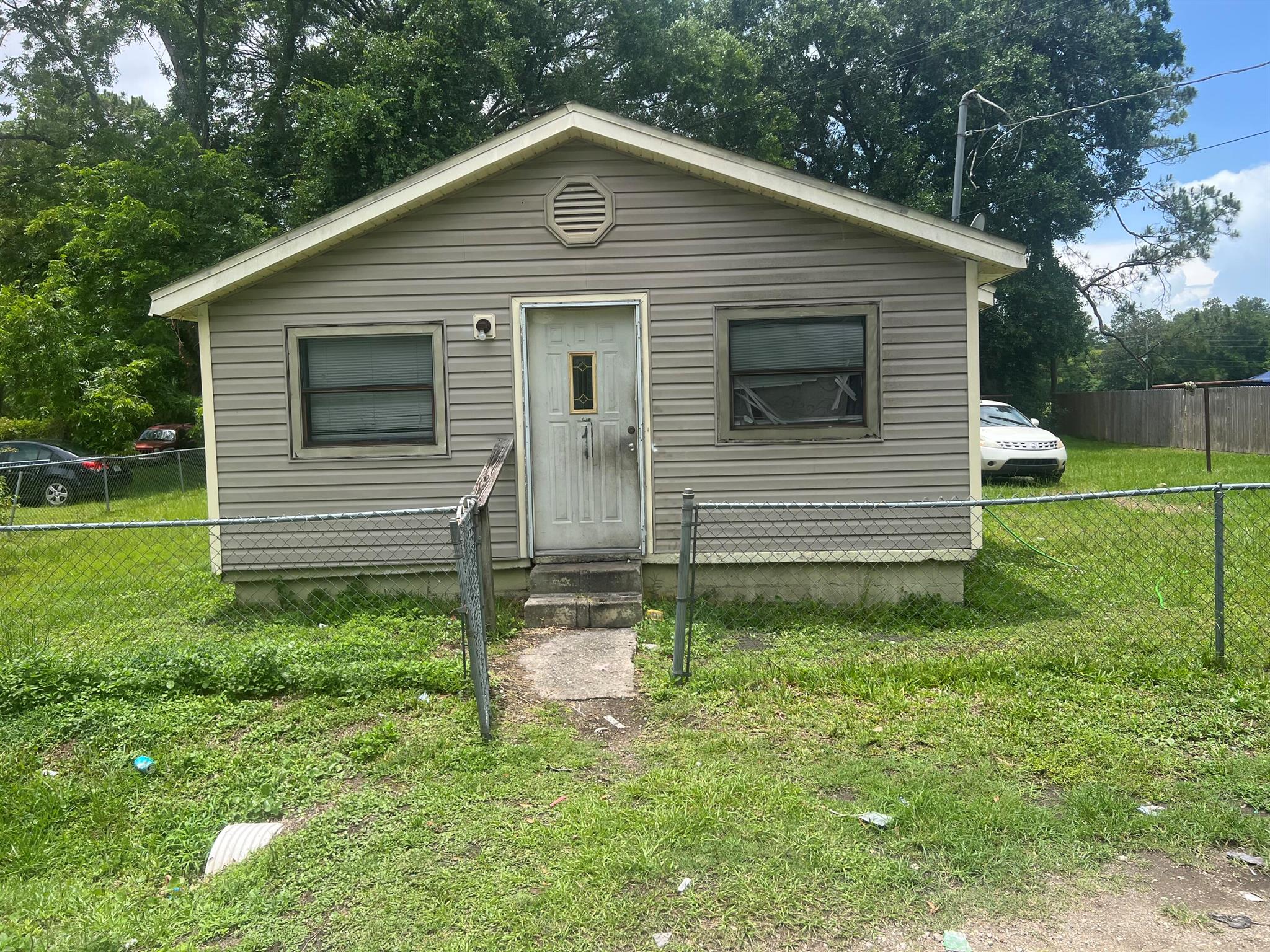 View photos, virtual tours, details... 180 Delmonte Street